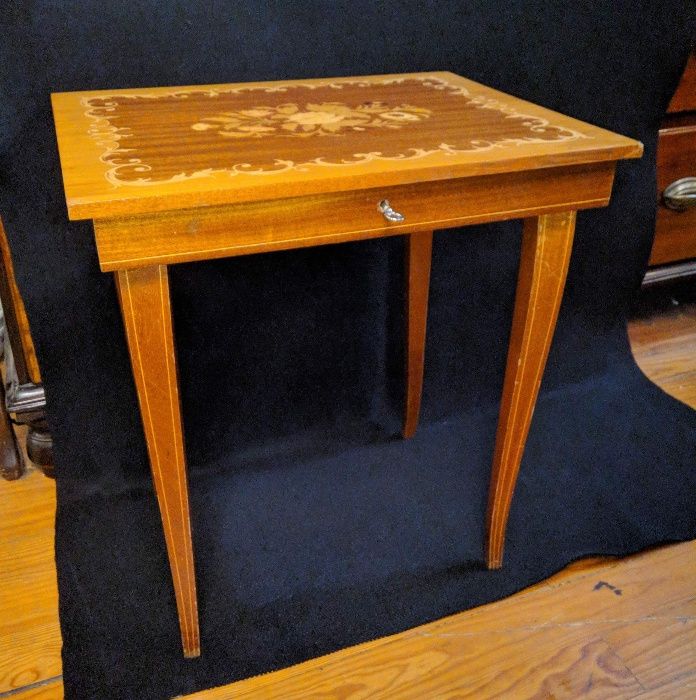 Mesa Costura Mogno Caixa Música