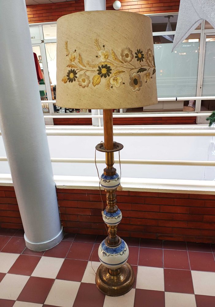 Candeeiro Pé Porcelana Viana