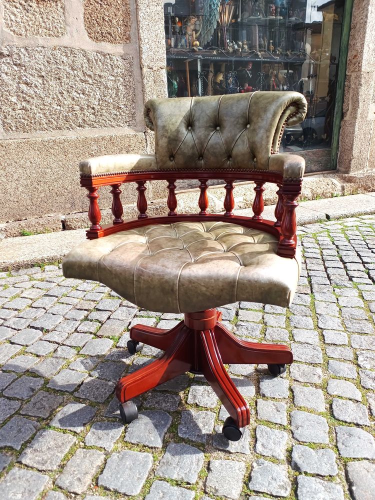 Cadeirão Chesterfield Rotativo